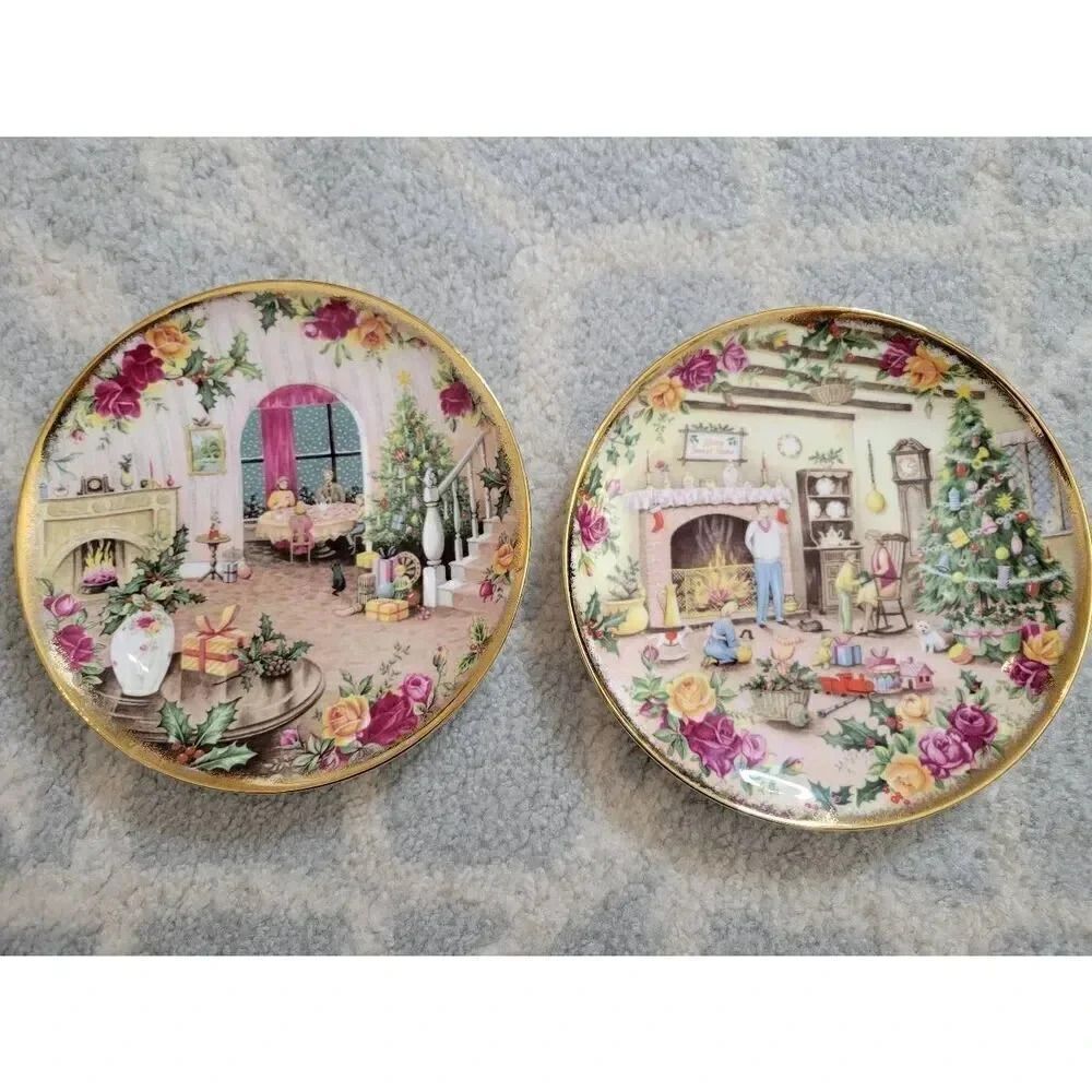 ROYAL ALBERT OLD COUNTRY ROSES DECORATIVE PLATE, CHRISTMAS WARMTH Set of 2